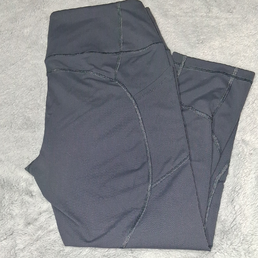 Victoria's Secret Knockout Capri Leggings Gray